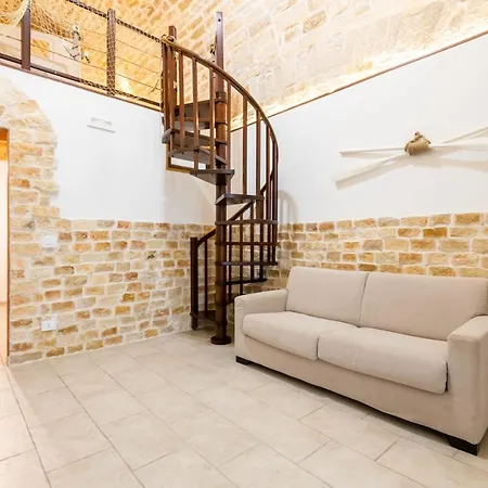 Sea Front Historic House In The Heart Of Old Town, Inside Torrione Aragonese Apartment Giovinazzo
