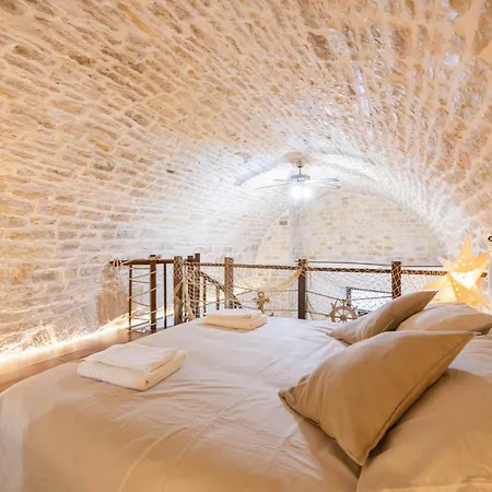 Apartment Sea Front Historic House In The Heart Of Old Town, Inside Torrione Aragonese