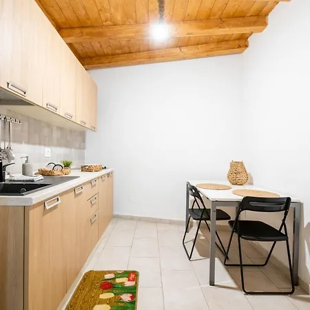 Apartment Sea Front Historic House In The Heart Of Old Town, Inside Torrione Aragonese