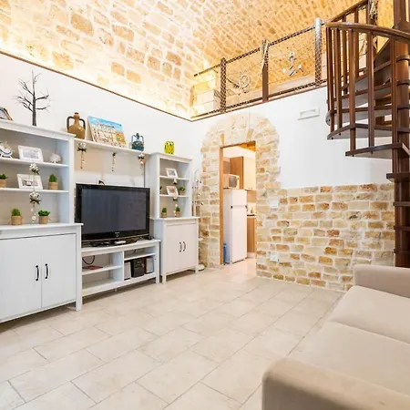 Sea Front Historic House In The Heart Of Old Town, Inside Torrione Aragonese * Giovinazzo
