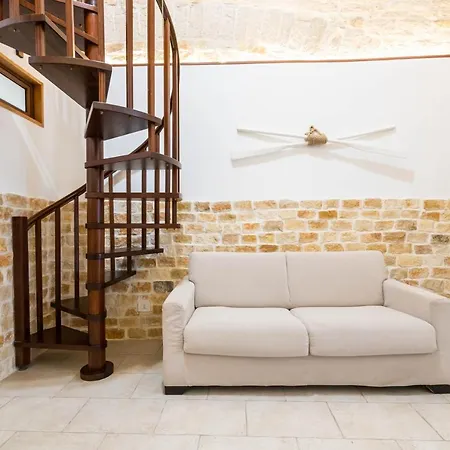 Sea Front Historic House In The Heart Of Old Town, Inside Torrione Aragonese *