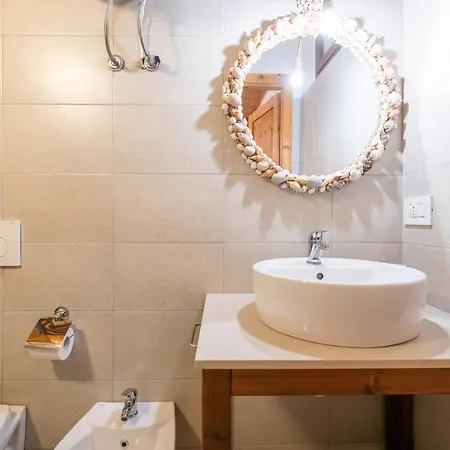 Sea Front Historic House In The Heart Of Old Town, Inside Torrione Aragonese Apartment *