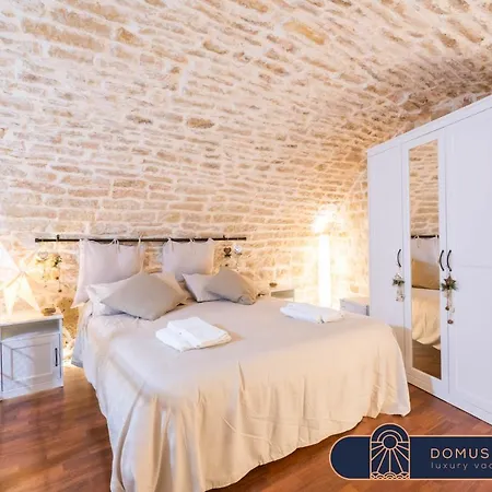 Sea Front Historic House In The Heart Of Old Town, Inside Torrione Aragonese Giovinazzo